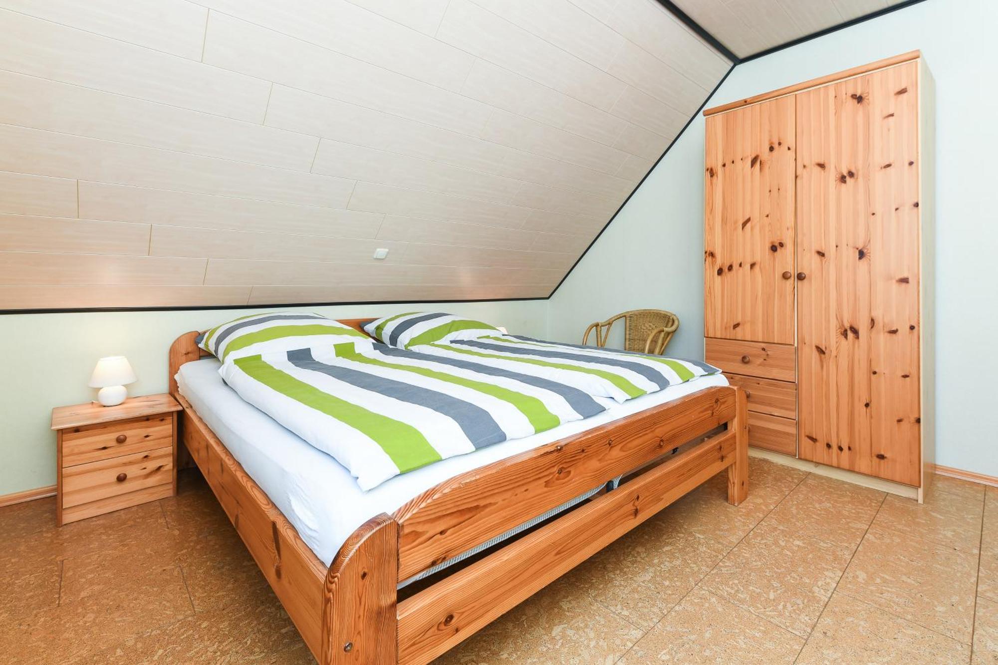 Ferienwohnungen Im Haus Flinthoern Neuharlingersiel Exterior foto